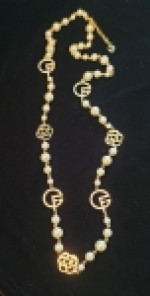GF CRYSTAL LOGO AND ROSE PEARL COUTURE NECKLACE 